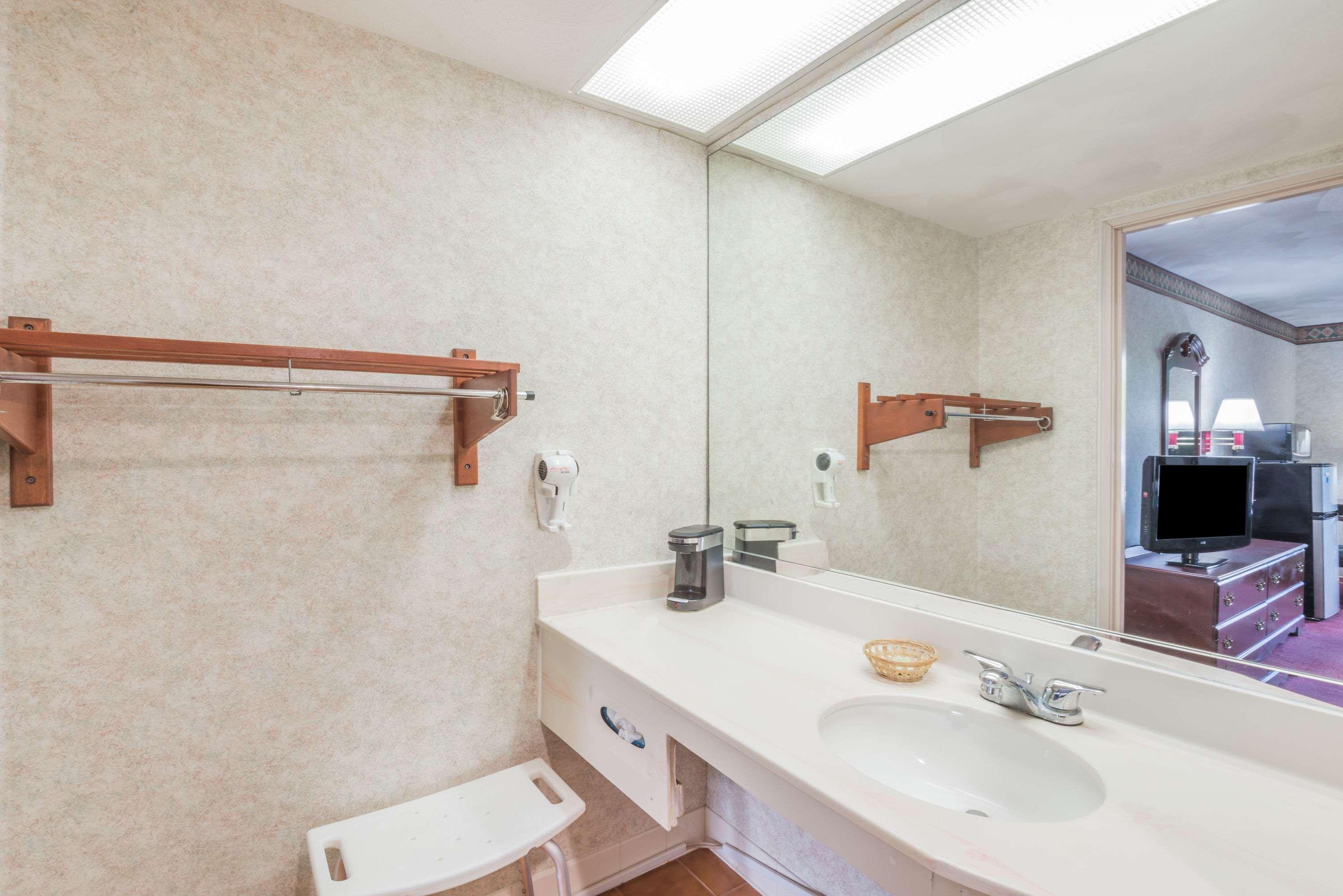 ซูเปอร์ 8 บาย วินด์แฮม เวสต์ กรีนวิช/โพรวิเดนซ์ Hotel West Greenwich ภายนอก รูปภาพ